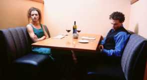 Sikap Wanita Saat Kencan yang Membuat Pria Tidak Nyaman