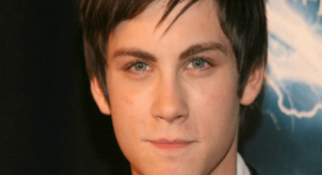 Logan Lerman Lebih Suka Ngobrol Tentang Film