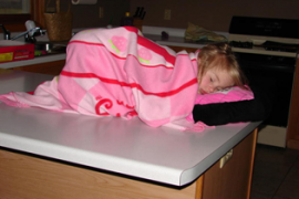 8 Pose Tidur Anak yang Lucu dan Unik