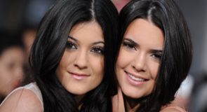 Senyum Masa Kecil Kendall-Kylie Janner