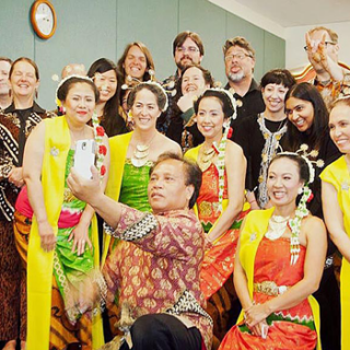Memperkenalkan Budaya Indonesia Lewat Tarian