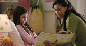 Tradisi yang Hampir Punah, Membacakan Buku untuk Anak Sebelum Tidur